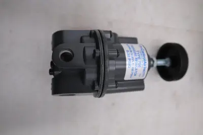 CONTROL AIR INC. 700-CD  PRESSURE REGULATOR NEW OPEN BOX STOCK GF219A