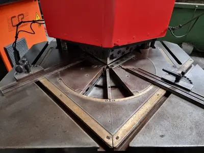 USED AMADA VERSA 200 X 6 MM (VARIABLE)