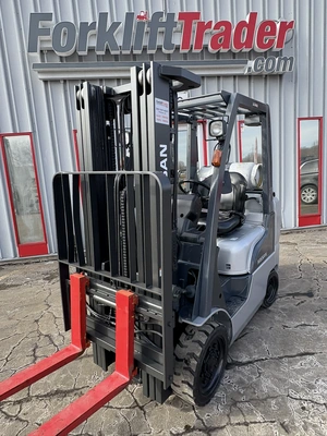 USED 2005 NISSAN MCP1F2A25LV
