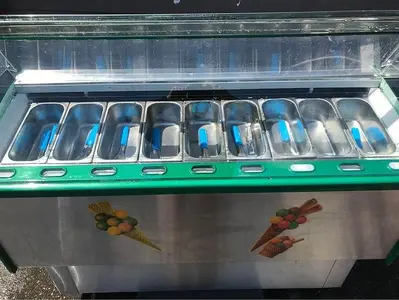 9 Pan Gelato Case w/Dipper well & spoons USED