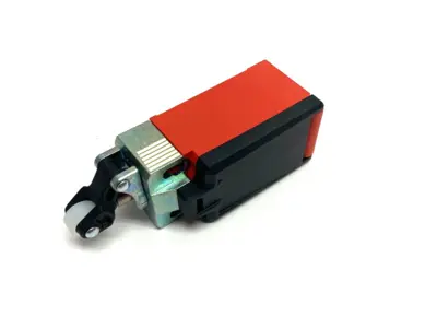 USED WARNER, BERNSTEIN ROLLER LIMIT SWITCH 240V