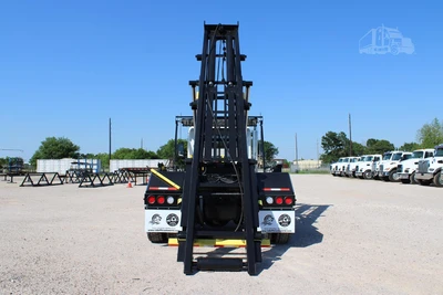 New | in-Stock 2027 PETERBILT 548 Hooklifts & Roll-Offs Texas US | Roll Off Truck World #1492004