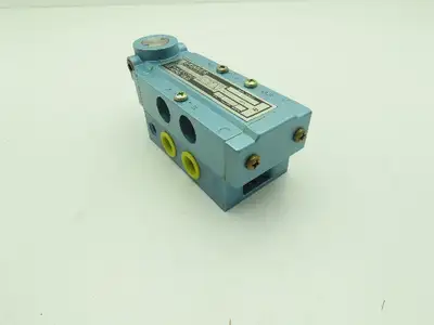 Skinner S3A0AEX4 Pneumatic Directional Control Valve 5-Way 2 Pos 150PSI 1/2" NPT