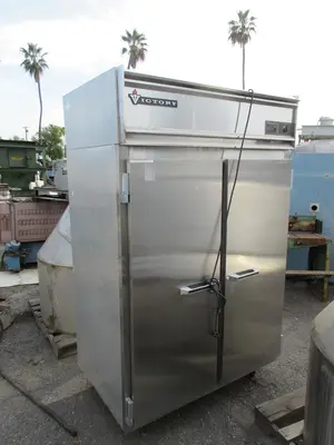 Victory 2-door commercial refrigerator