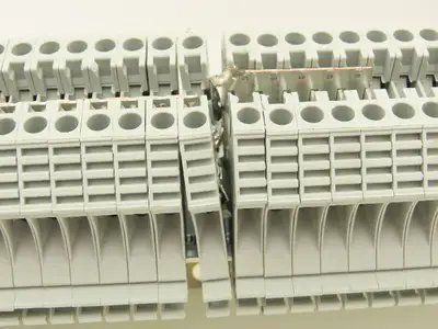 Allen Bradley 1492-J4 Terminal Block With 2 DIN Rails 600V Lot of 119