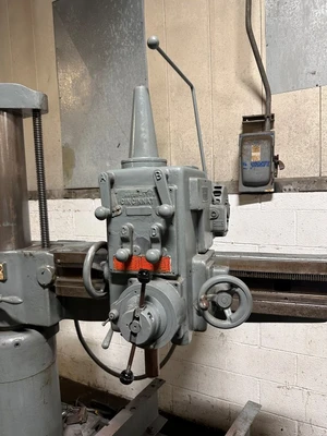 CINCINNATI 3'7" RADIAL DRILL
