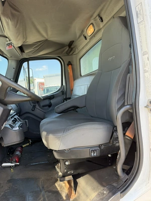 Used 2007 FREIGHTLINER BUSINESS CLASS M2 26' BOX TRUCK Box trucks Ohio US | Miedema Asset Management Group #1709387