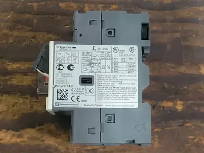 Used SCHNEIDER ELECTRIC GV2ME22 Switchgears British Columbia CA | Lenmark #242045