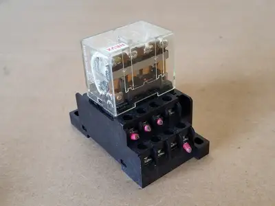 USED OMRON LY4