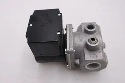 NEW OPEN BOX HONEYWELL V8295A1024 SOLENOID GAS VALVE STOCK H959A