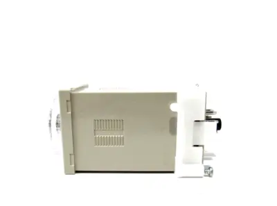 NEW OMRON E5C2-R20J-W TEMPERATURE CONTROLLER E5C2R20JW