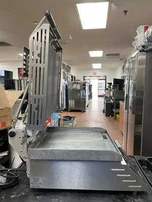 Used Star Used Star Pro-Max Split Lid 14" Two Sided Panini Press Grill 120V Sandwich Machines Illinois US | Falcon Restaurant Supply #1376168