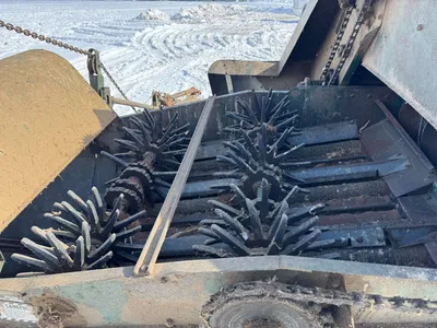 NEW IDEA 325 Harvesting Equipment | Iron Listing (9)