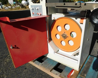 USED DAKE JOHNSON BAND SAW V-24