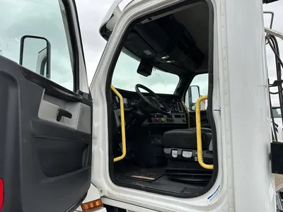 Used 2021 FREIGHTLINER CASCADIA Conventional trucks Minnesota US | Carco Truck & Equipment #1513692
