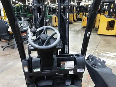 USED 2017 YALE GLC030