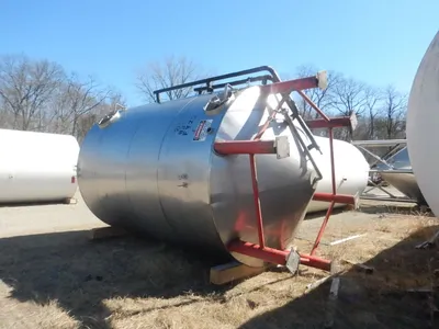 _UNKNOWN_ 8,400 GALLON Stainless Steel Tanks | Perry Equipment (2)