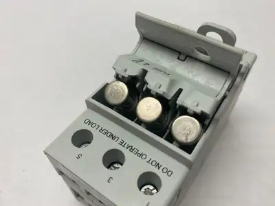 USED SIEMENS FUSE HOLDER CLASS CC 3-POLE