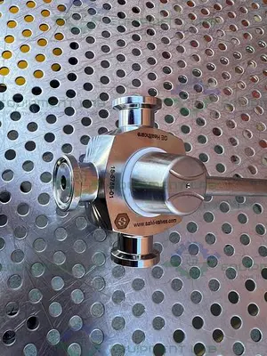 USED GE HEALTHCARE SALVI DN6 1187 4-WAY 316 VALVE 18-5758-01 W/ 1/2" SANITARY FITTING