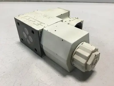 USED YUKEN DSG-01-2B2-D24-5079