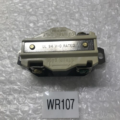 *New Leviton 2320 20 Amp, 250 Volt, Flush Mounting Locking Receptacle, Grounding