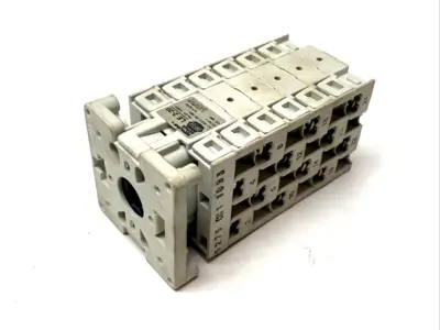 LE2-20-5273 | Sprecher+Schuh  Rotary Cam Switch 20A 3-Pole - Used