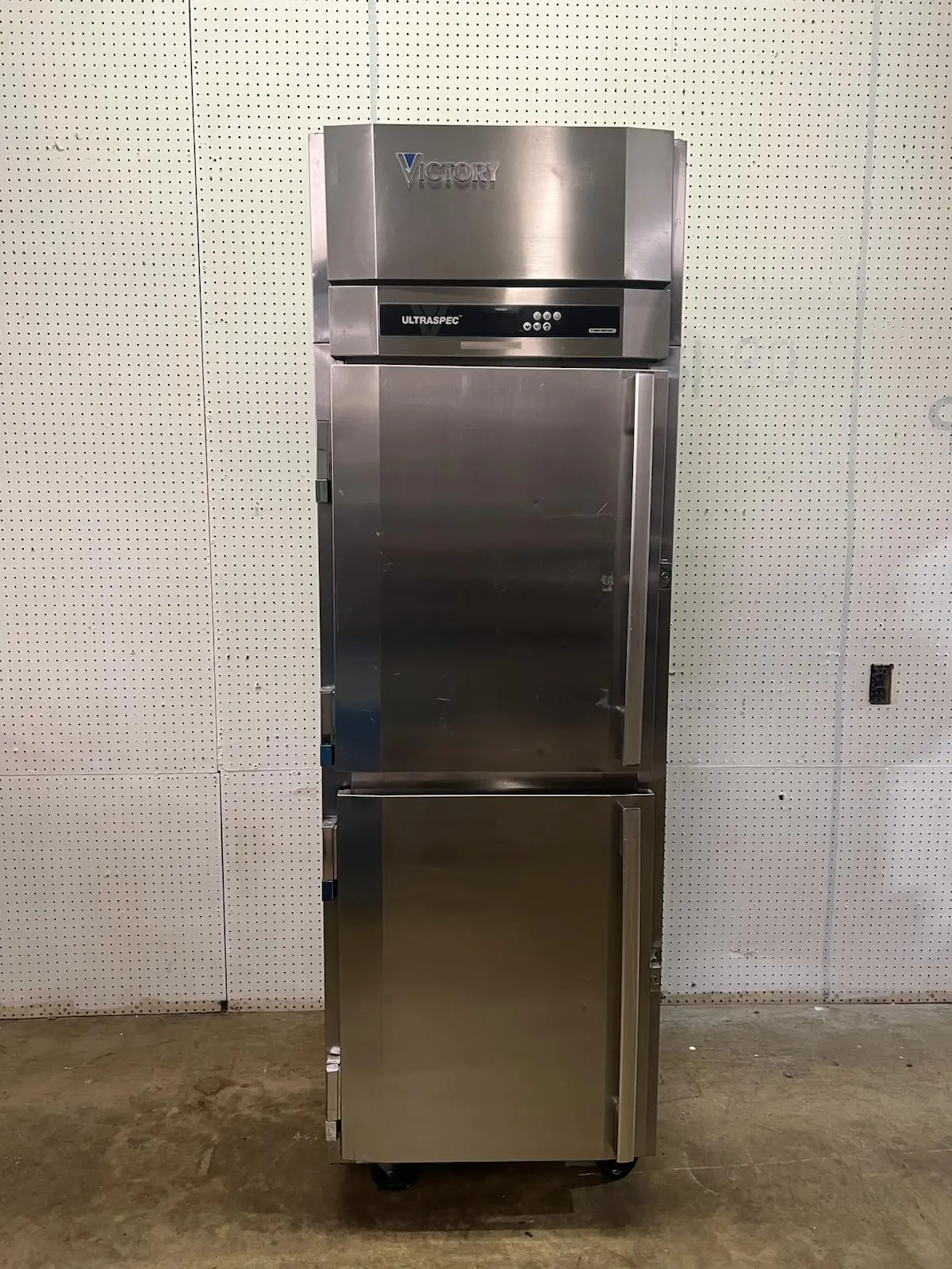 Used Victory Used Victory Ultraspec FS-1D-S1-HC Reach In Solid 2 Half Door Freezer 115V Freezers Illinois US | Falcon Restaurant Supply #1375039
