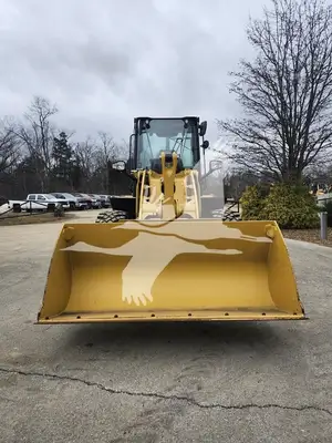 USED 2024 CATERPILLAR 910