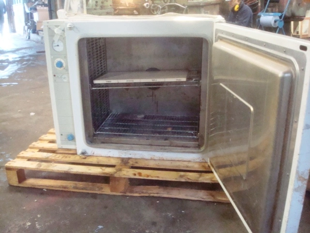 70 L Heraeus General Purpose Oven 300 Deg C Type UT6120