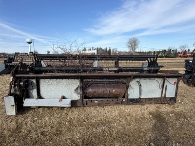 (1) make and model unknown (believed to be Allis-Chalmers), 14' foot grain head, for parts or repair...
