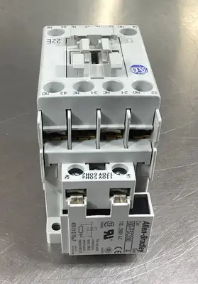 USED Allen-Bradley 700-CF220*