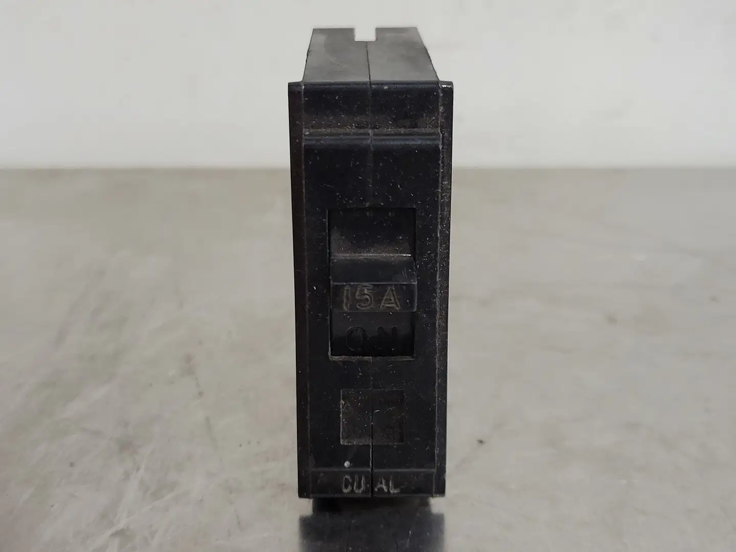 15 Amp, 1 Pole, 120/240 volts Circuit Breaker