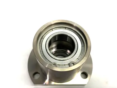 USED MISUMI FLANGED HOUSED DOUBLE BEARING, RETAINED, ROUND