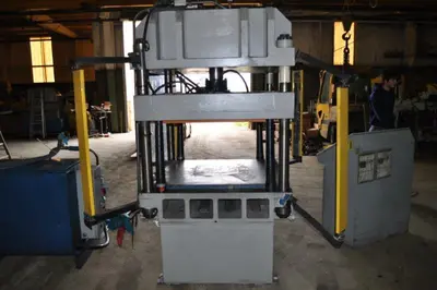 USED 2000 H & H 1003