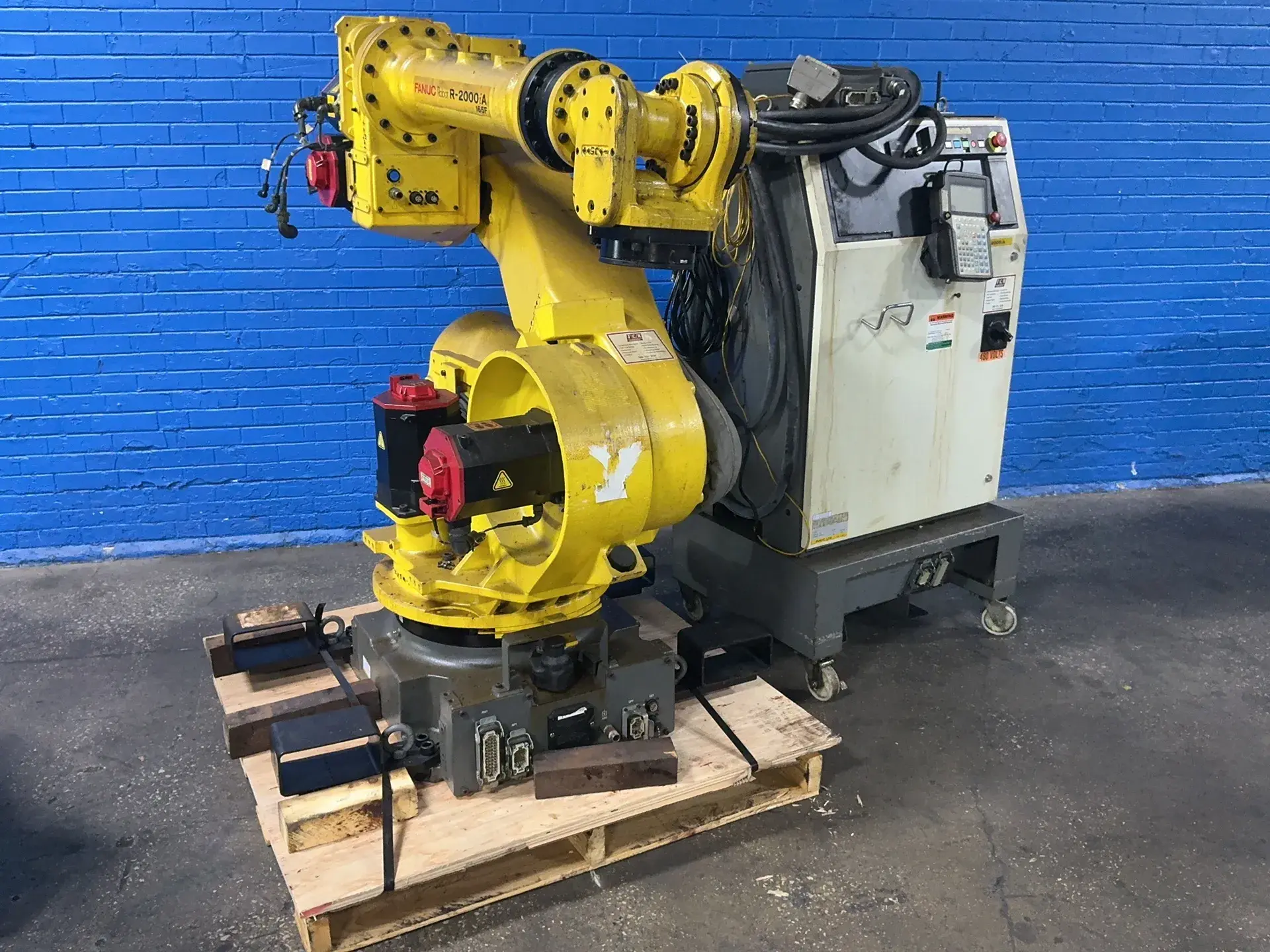 Used 2004 FANUC R2000IA 165F Robots Ohio US | HGR 24 #1566856