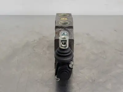 3/4" Hydraulic Valve Work Section 123410201
