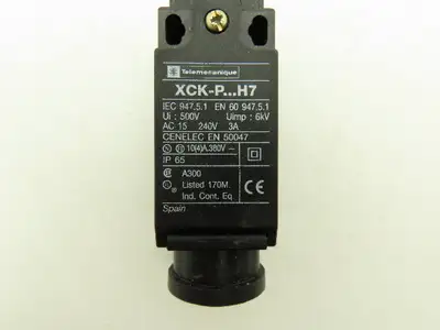 Telemecanique XCK P102H7 Limit Switch Roller Plunger 240vac 3A