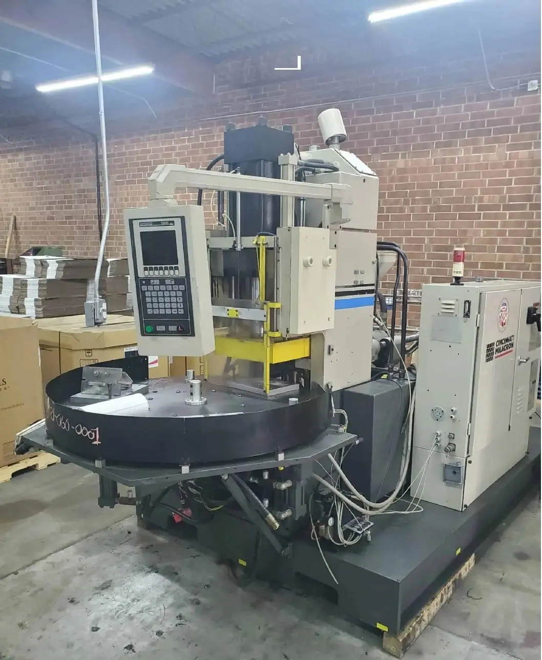USED 1997 CINCINNATI MILACRON VECTOR CH-70-R INJECTION MACHINE