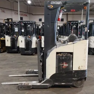 USED 2019 CROWN RR5725-45