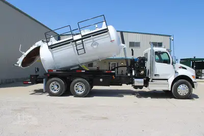 New | in-Stock 2027 PETERBILT 548 Vacuum Truck Texas US | Roll Off Truck World #1492027