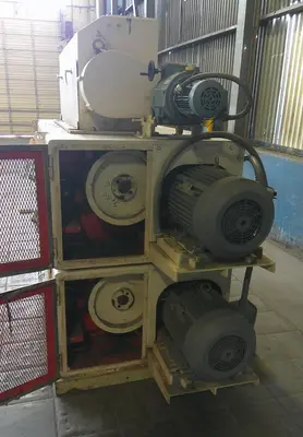 SPC9143  Mill 250mm dia. x 1240mm long Suehiro 4 roll mill 2 x 20 hp, CS