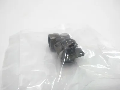 NEW AMPHENOL CIRCULAR MIL SPEC CONNECTOR 5P SZ 10 WALL MOUNT RE