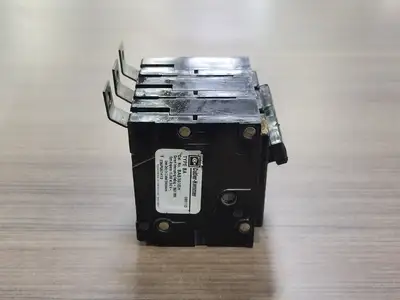 USED CUTLER-HAMMER BAB3015H