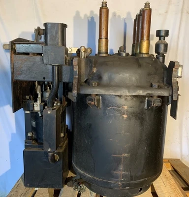 Westinghouse B-28-B Oil Circuit Breaker 1200A, 6900V, 125V Trip