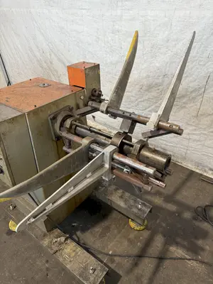 2,000 LB. X 18" JACO VARIABLE SPEED UNCOILER. STOCK # 0779725