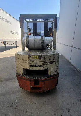 Nissan 8000 lb forklift