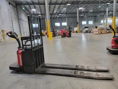 USED RAYMOND 8410
