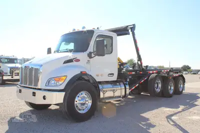 New | in-Stock 2027 PETERBILT 548 Rolloff Trucks Texas US | Roll Off Truck World #1492018