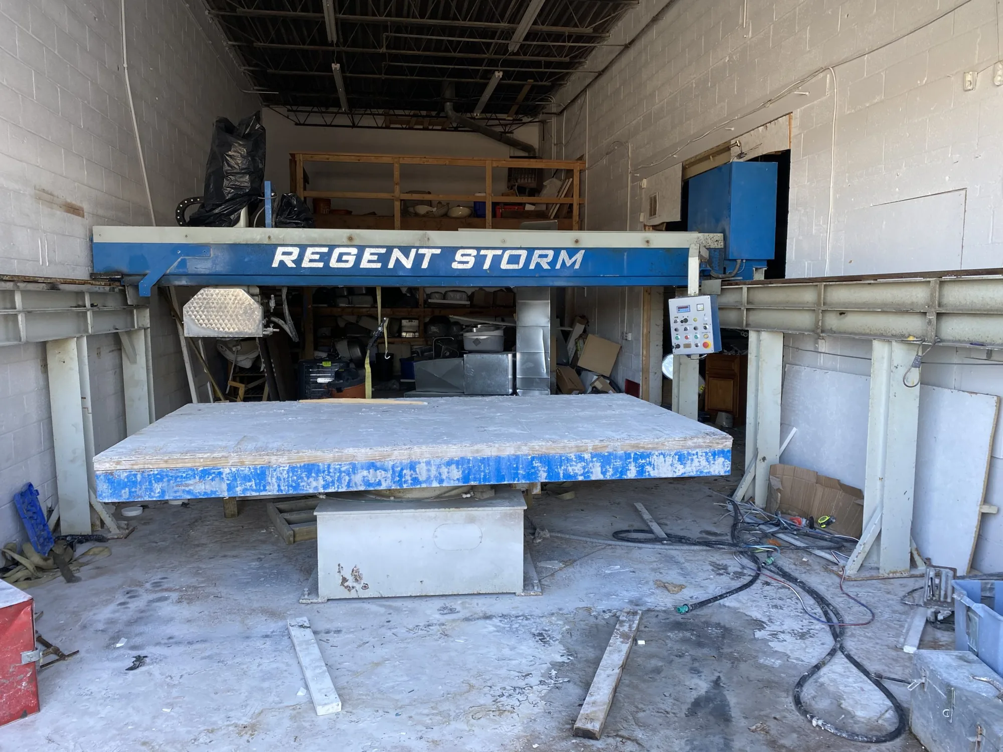 USED 2004 REGENT STORM