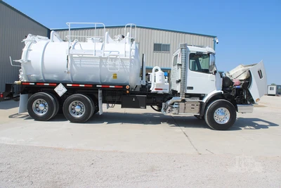 Used 2019 VOLVO VHD64B200 Vacuum Truck Texas US | Roll Off Truck World #1491998